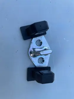 Kia Rio IV Kofferraumverriegelung OEM 81210-1G200