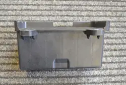 Liten plastisk batteribas OEM 68472660AA för Wrangler JL 18+