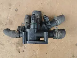 AUDI VW 1.6 Carcasa Termostato Sensor 06A121513A