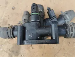 AUDI VW 1.6 Boîtier de Thermostat Capteur 06A121513A