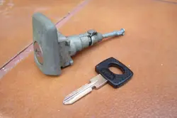 Mercedes W124 Türschloss-Einsatz OEM 1247606377 L/P