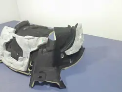 Liner de paso de rueda trasero derecho Audi Q7 II OEM 4M0863813B