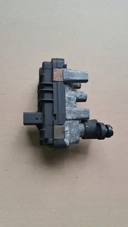 Turbostyr OEM 49335-19400 för BMW N47 2.0D