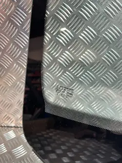 SEAT ARONA Framruta OEM VW28724 - Begagnad