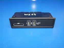 Mercedes USB-pistorasia OEM A2138200400 - Keskikonsoli