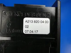 Prise USB Mercedes OEM A2138200400 - Console Centrale