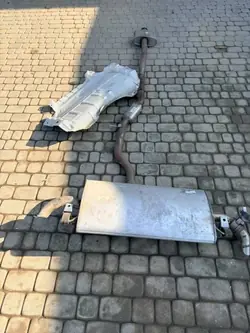Volvo OEM 32138529 Silenciador de escape completo