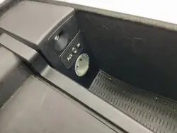 BMW 7-sarja F01-F04 2009 Keskikonsoli pääsäilytys OEM 9157023