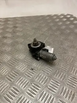 Moteur de siège Volvo XC90 OEM C37013101 - Occasion