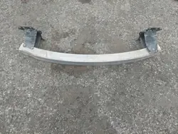 Etupuskuri Audi A3 8P 8P3807113A