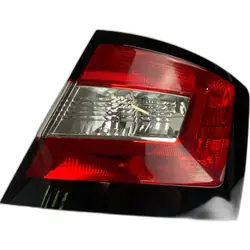 Luz trasera izquierda Skoda Fabia III HB