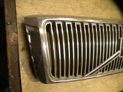 GRILL VOLVO 960 KOMBI 9126605
