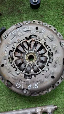 Conjunto de volante bimassa Skoda Octavia Mk4 1.5 TSI