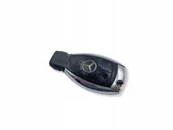 Llave Mercedes OEM UHP2257 - 3 Botones Plateada