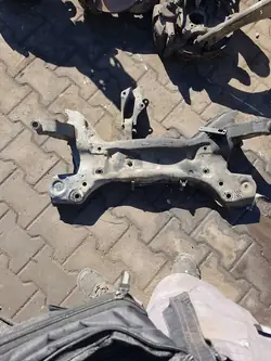 SKODA RAPID 12r Etumoottorin Kiinnike OEM 6C0199851J