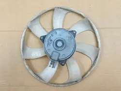 Toyota Prius Tuuletinlapio OEM 1680008990 - Käytetty