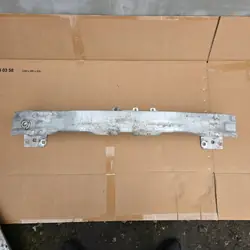 Framstötfångarförstärkning OEM 8V0807109 för Audi A3 8V