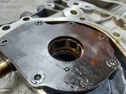 Pompe à huile d'occasion OEM 55565003 Opel Astra J 1.6T