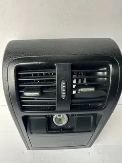 OEM 3C0863615 Takapenkin tuuletusritilä Passat B6