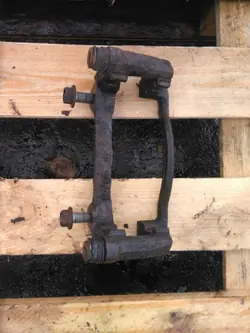 Support étrier frein gauche avant OEM 7103346 Ford F150