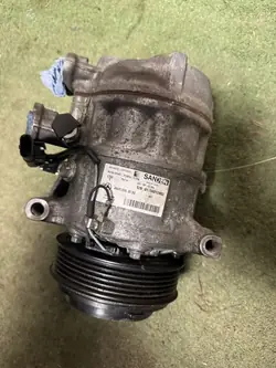 Mercedes AC-kompressori 2.2 CDI W205 W213 W253 A0008303902
