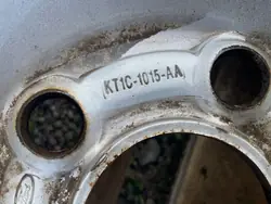 KT1C1015AA Fram höger stötdämparfäste Ford Transit
