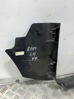 Capa de soleira porta dianteira OEM 2128409 Dodge RAM