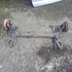 OEM 7113365 Taka-akselin palkki Opel Corsa D