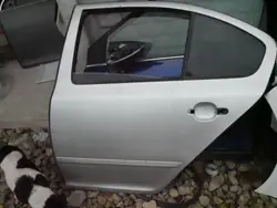 Porta traseira esquerda SKODA OCTAVIA 2