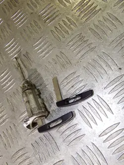 Inserción Cerradura Puerta Conductor OEM 27741 2 Llaves