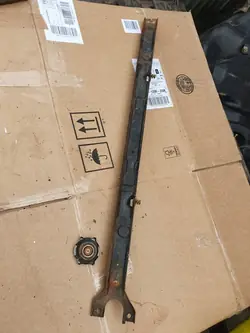 Support supérieur radiateur OEM Chrysler Voyager IV 3.3L