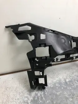 Etummaisen oikean puskurin liuku Mercedes W213 AMG A2138852400