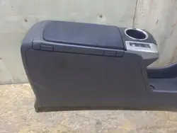 Toyota Prius Plus keskikonsolin käsinoja OEM 58813-47010