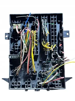 Caja de fusibles Renault Master II OEM 7703297587 - Usado