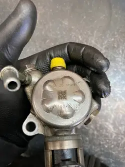 Pompa carburante Mazda Skyactive 2.0 1.8 PE01203F0F
