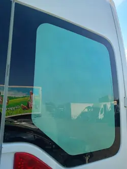 Taka Oikea Ikkuna OEM SZYBA PRAWY TYŁ RENAULT MASTER 10-16r