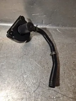 Nissan NV300 Öljytäyttökorkki OEM 8200795333