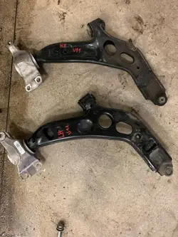 Braccio di Controllo Anteriore 8846543 Sinistro BMW 2 U06 X1 U11 OEM