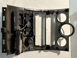 Mittkonsolram OEM 8200074331 för Renault Megane II