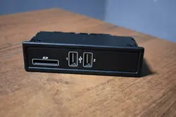 Panneau USB/SD OEM A2138200401 pour Mercedes W205/W213