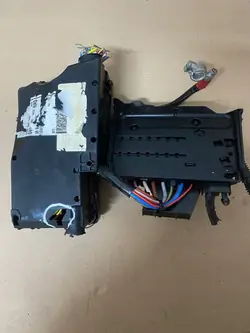 Caja de fusibles Volvo OEM E02345500 para V40 Cross