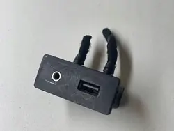 Porsche AUX/USB-portti OEM 7PP 035 724 D - Käytetty