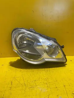 VW POLO IV FAROL ESQUERDO 6Q1941008AT