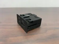Mitsubishi Outlander USB-Steckdose OEM E327882 - Gebraucht
