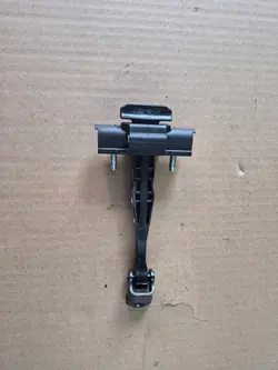 OEM Türbegrenzer links hinten Suzuki Vitara III 2018-