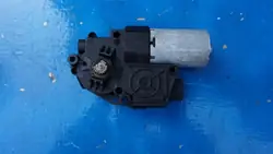 Moteur de toit ouvrant Volvo XC60 OEM 30799673 - Occasion
