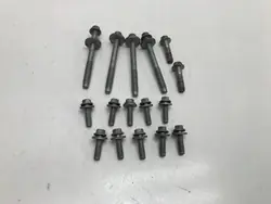 Volvo XC40 2023 Bakaxelupphängningsskruvar OEM