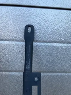 Volvo etu-oikea turvavyön kiinnike OEM 32244780