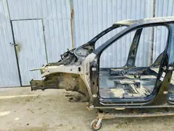 Fram vänster stänkskärm OEM 001 TIGUAN 26/04 LC9X