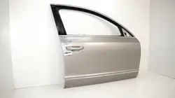 Porta dianteira direita OEM 360177296 Skoda Superb II